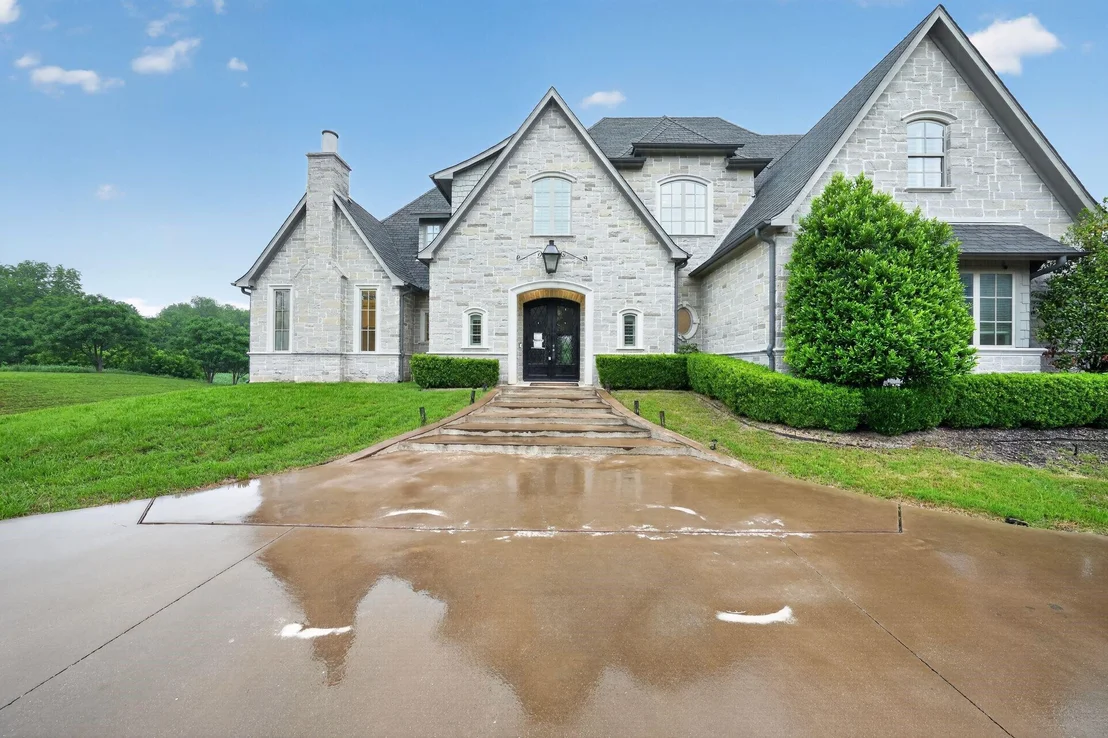 Photo of 230 Oak Tree Drive