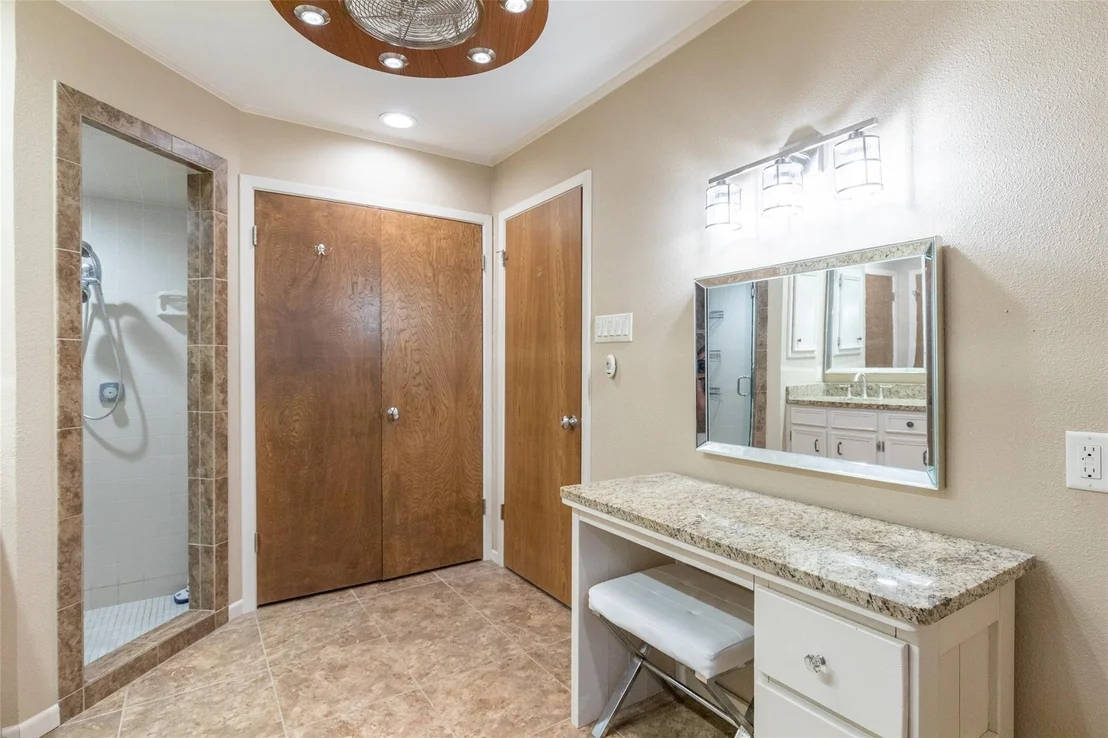 Photo of 55 Surrey Square