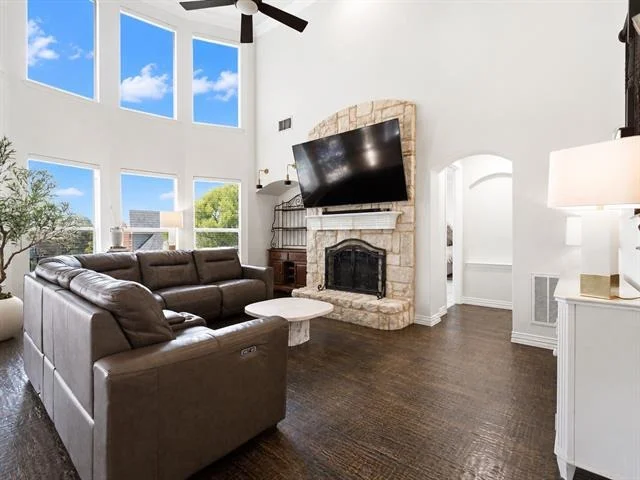 Photo of 4956 Exposition Way