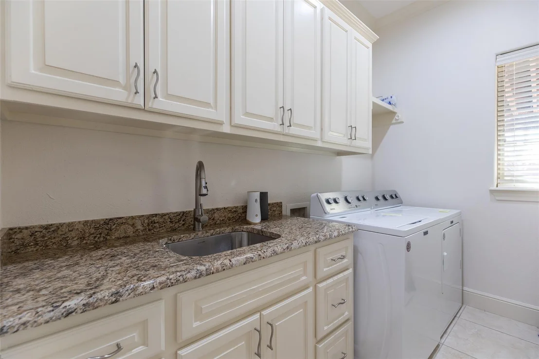 Photo of 2301 Lynbrook Drive