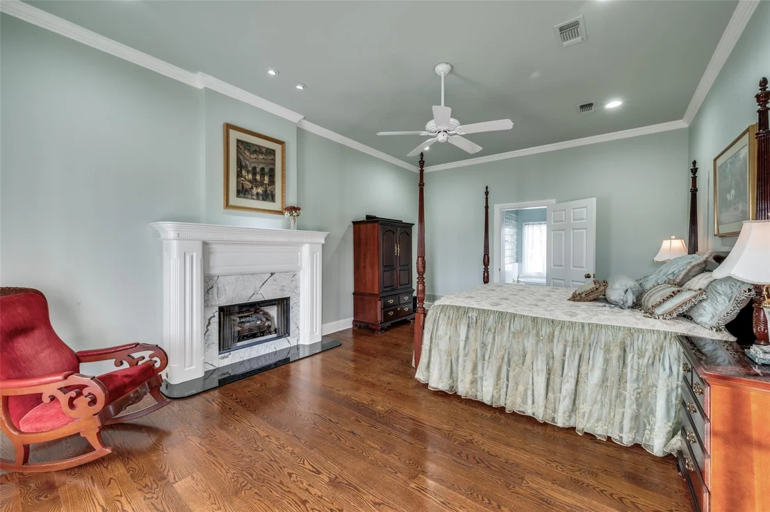 Photo of 1827 Dr Sanders Road