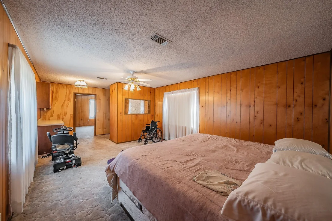 Photo of 1812 Highland Drive E