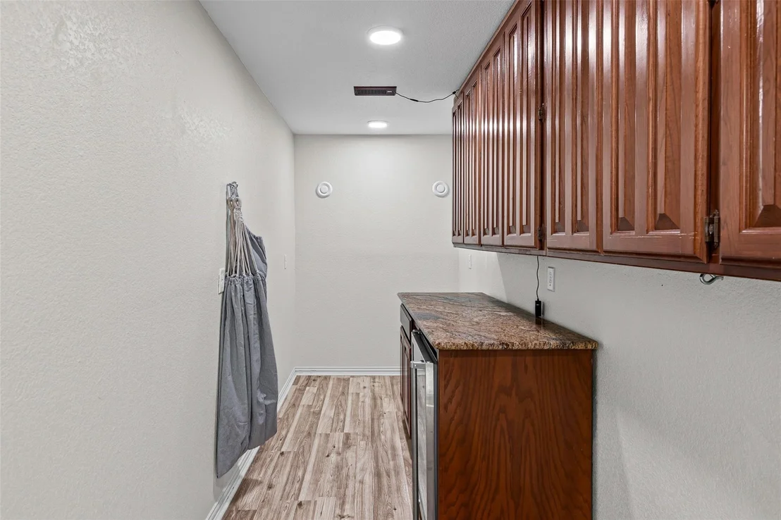 Photo of 2325 River Road