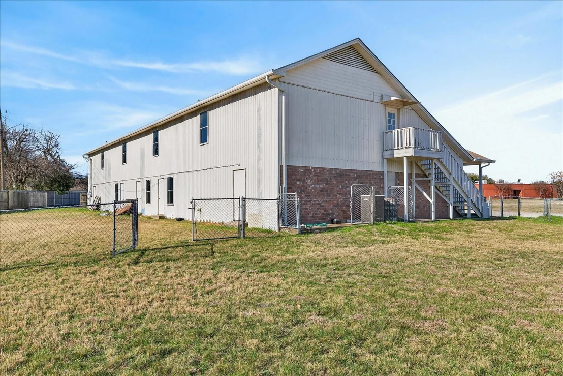 Photo of 611 W Spring Valley Road