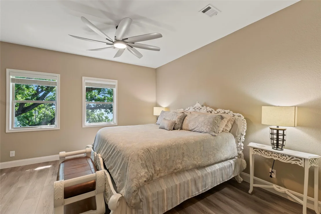 Photo of 1301 Oak Hill Drive