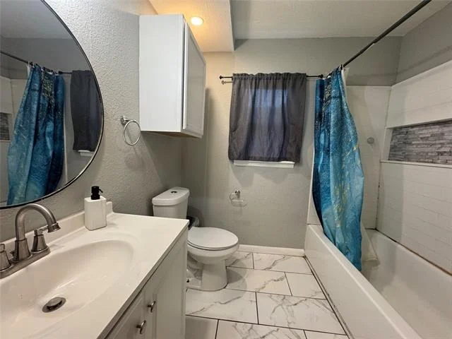 Photo of 105 S Lakeview Drive