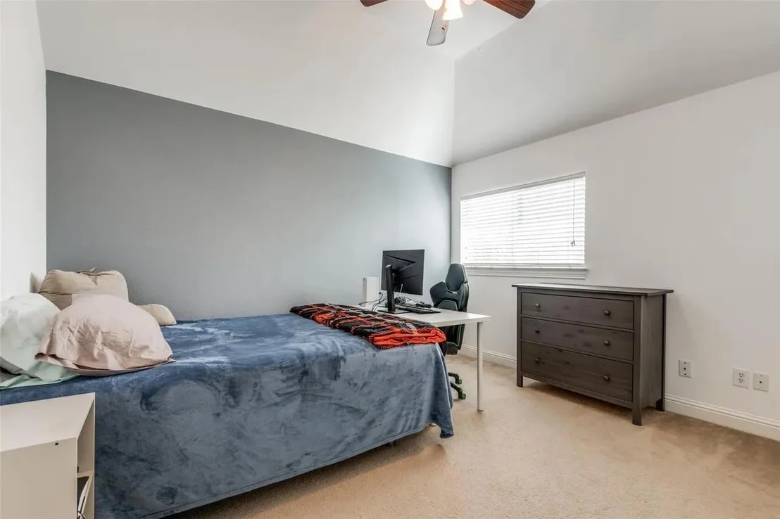 Photo of 830 Woodview Drive