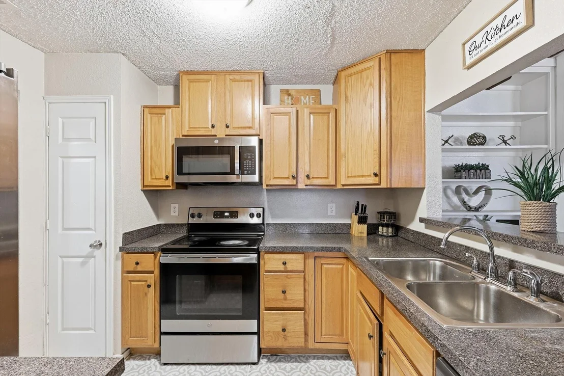 Photo of 1312 Hackamore Street