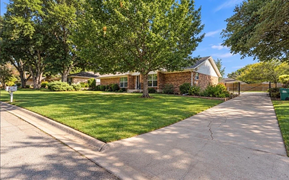 Photo of 617 Mimosa Drive