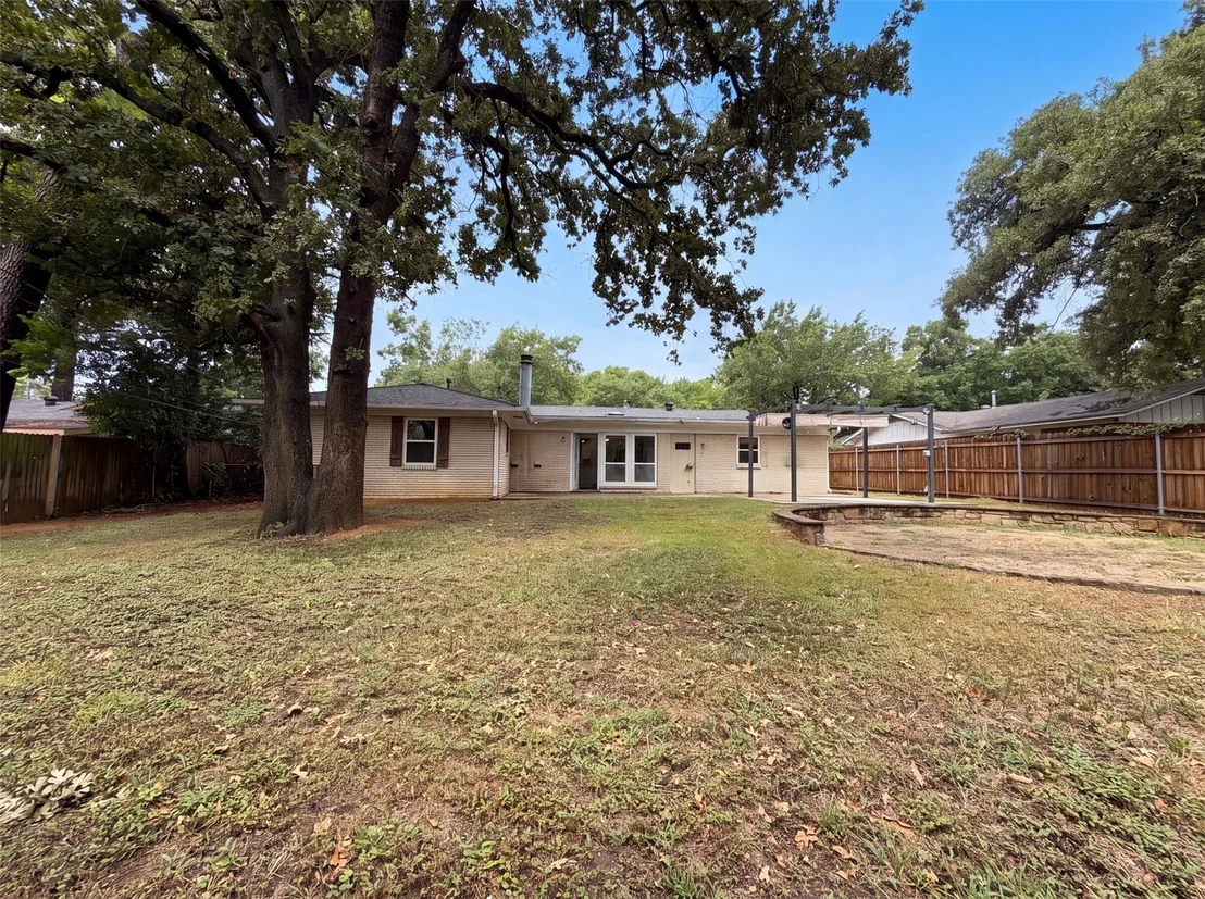 Photo of 1805 Brookview Drive