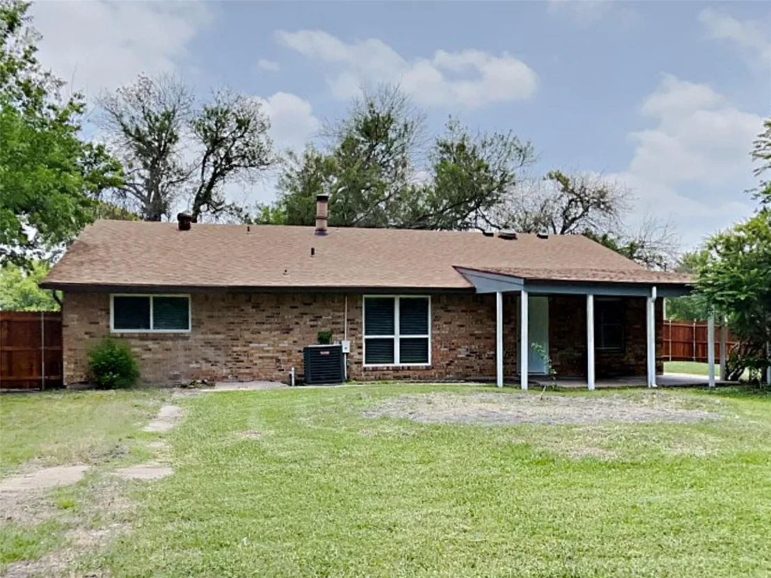 Photo of 702 Redbud Drive