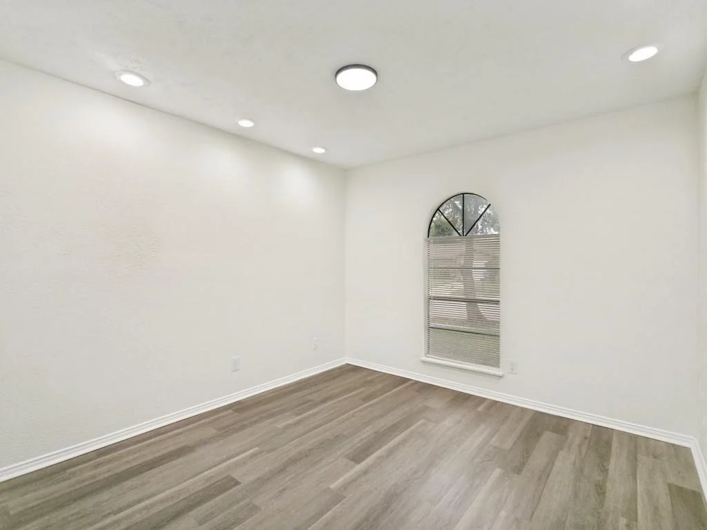 Photo of 905 Hawthorne Drive