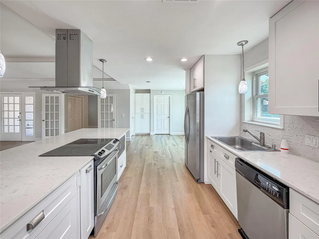 Photo of 100 W Pleasantview Drive