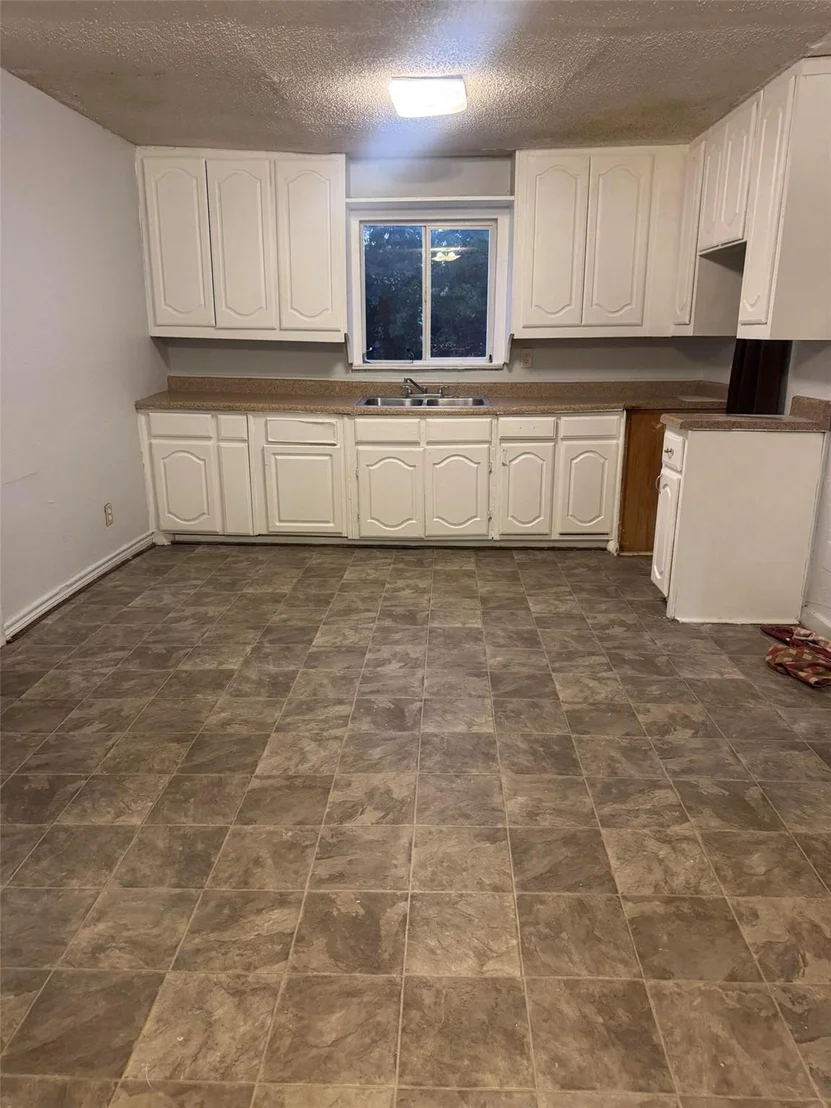 Photo of 803 N Joe Wilson Road