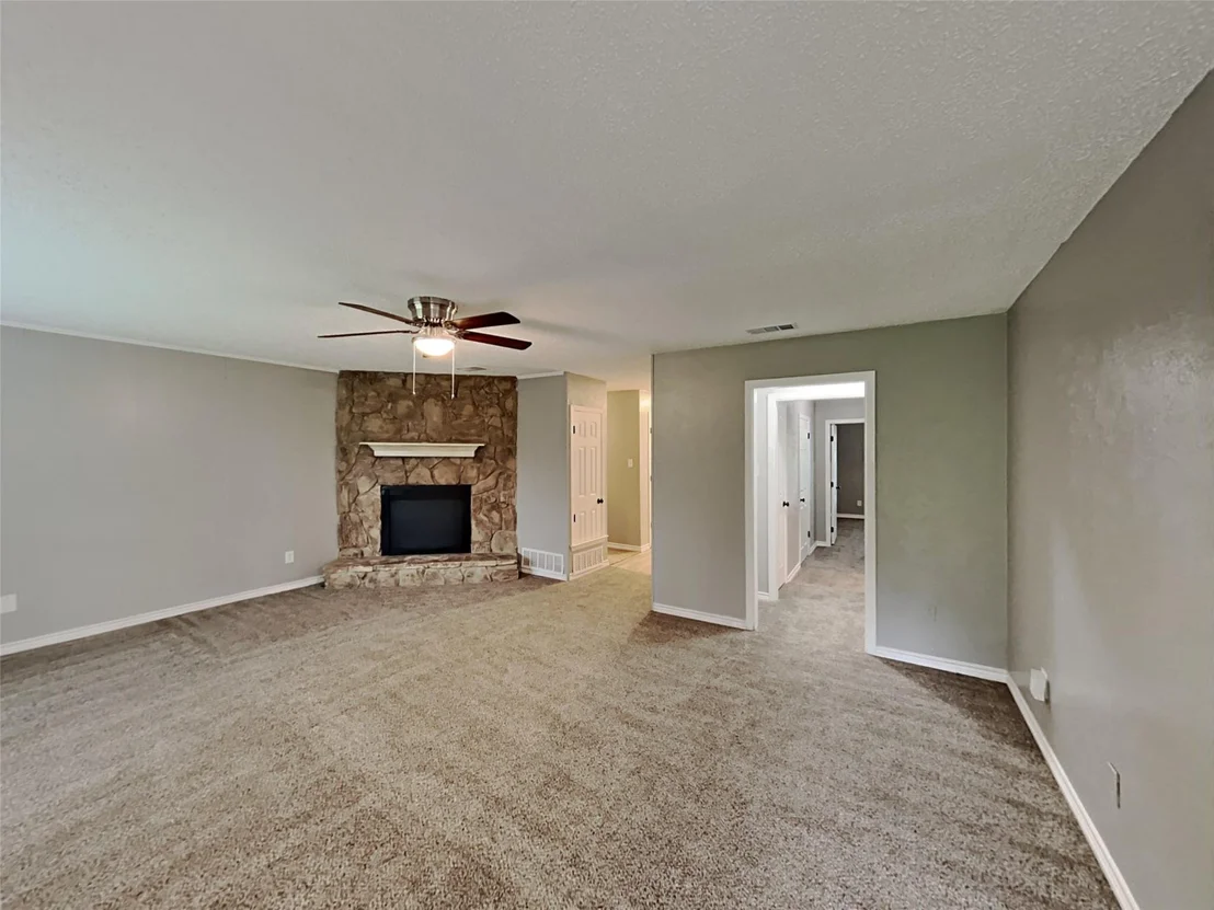 Photo of 702 Redbud Drive