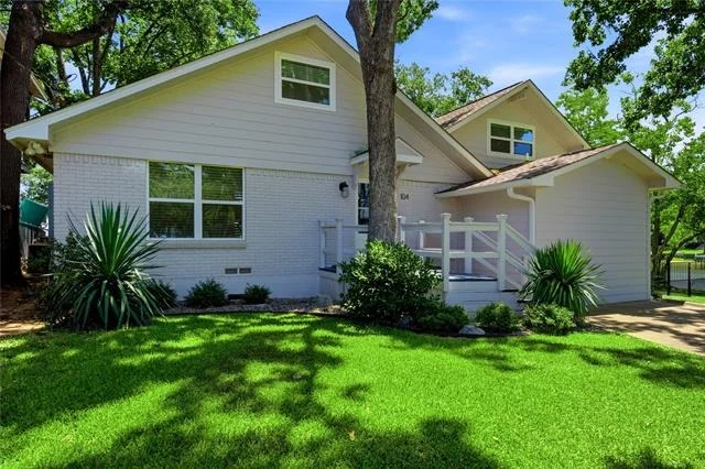 Photo of 104 Doering Bay Circle