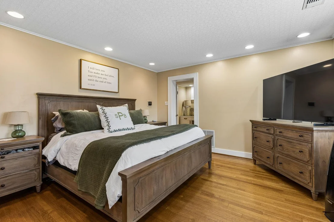 Photo of 2235 Mistletoe Boulevard