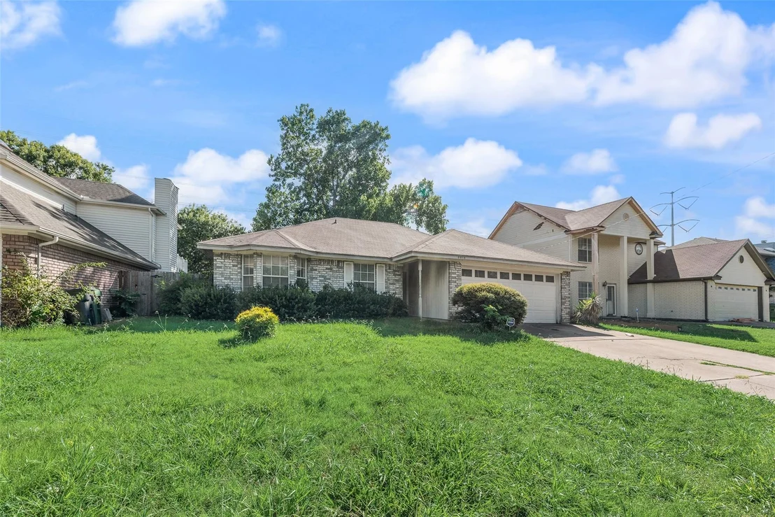 Photo of 6010 Maple Leaf Drive
