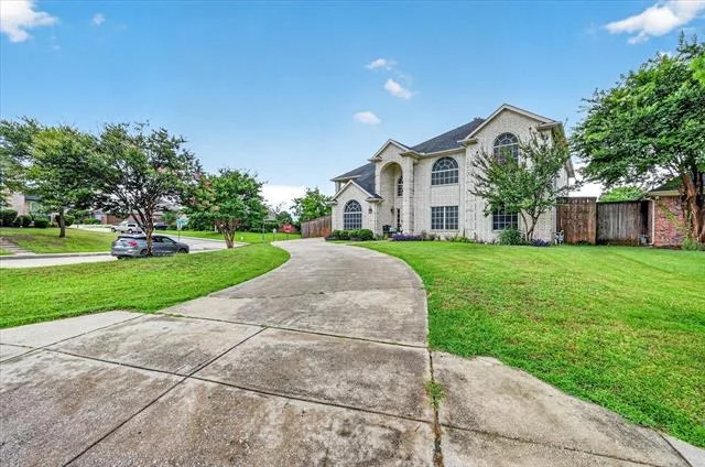 Photo of 851 Bridle Path