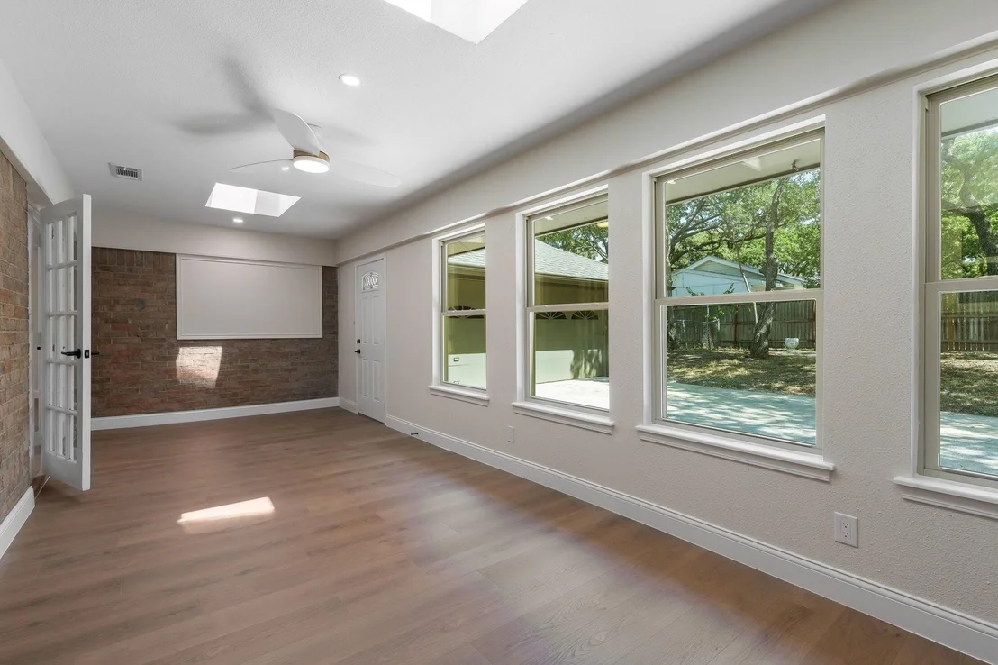 Photo of 2844 Hurstview Drive