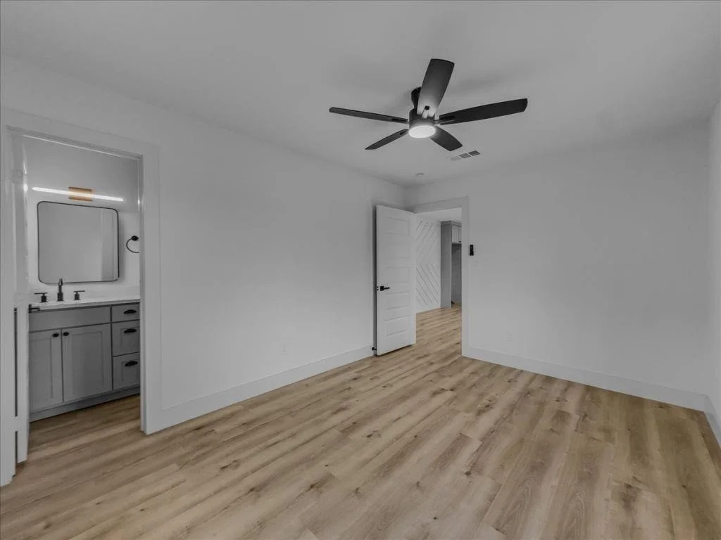 Photo of 802 Nl Robinson Drive