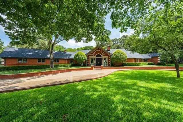 Photo of 112 Willowbrook Drive