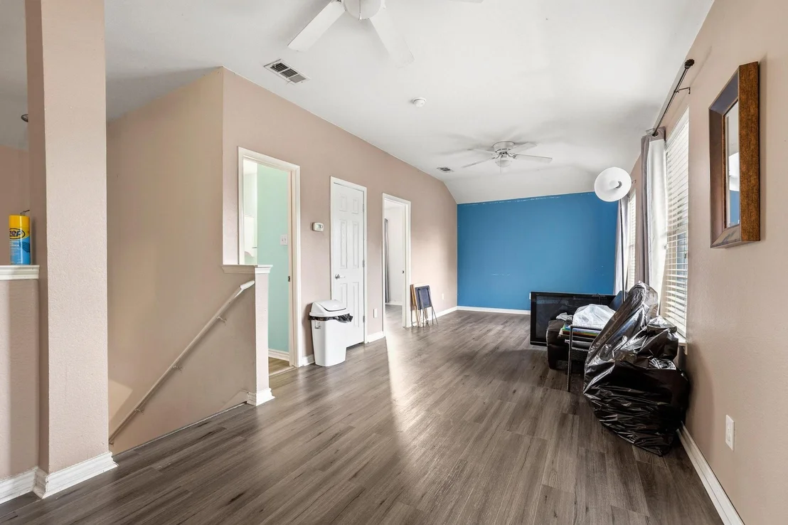 Photo of 704 Acacia Drive