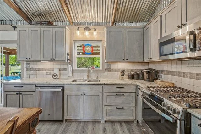 Photo of 1271 Private 2120 Road