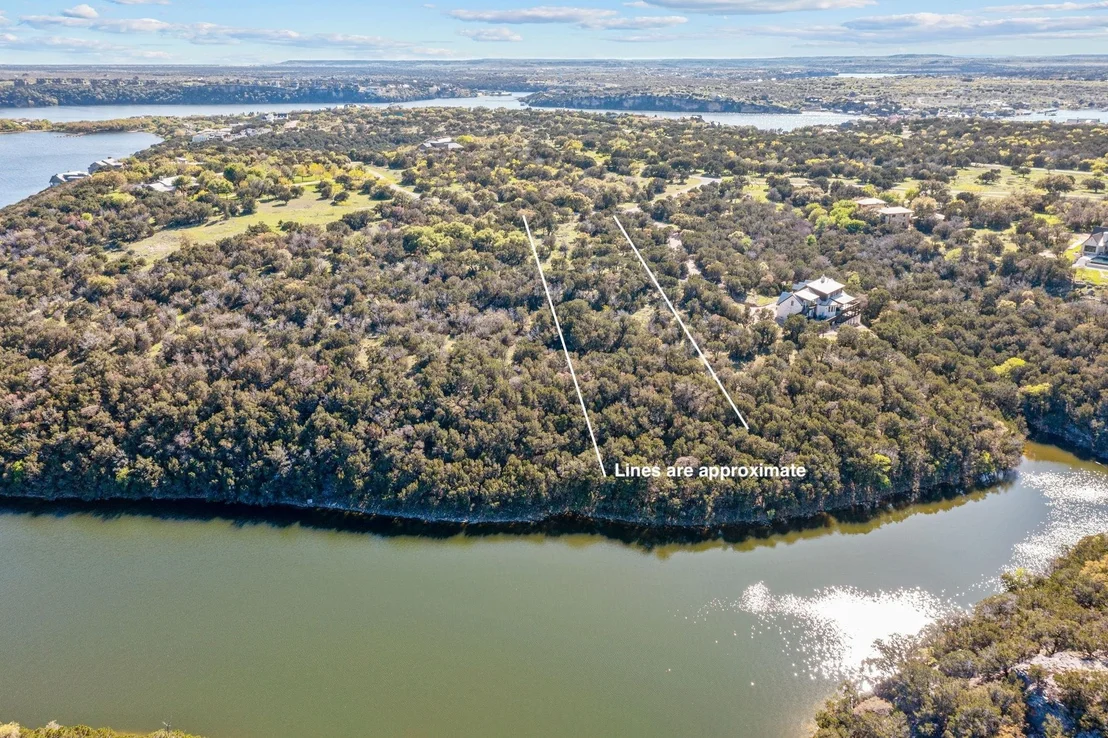Photo of 1021 Lakeside Lane