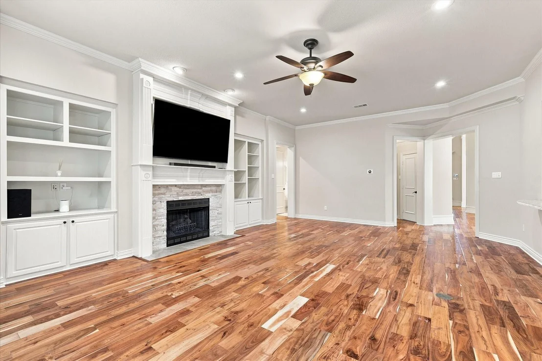Photo of 708 Lakeway Drive