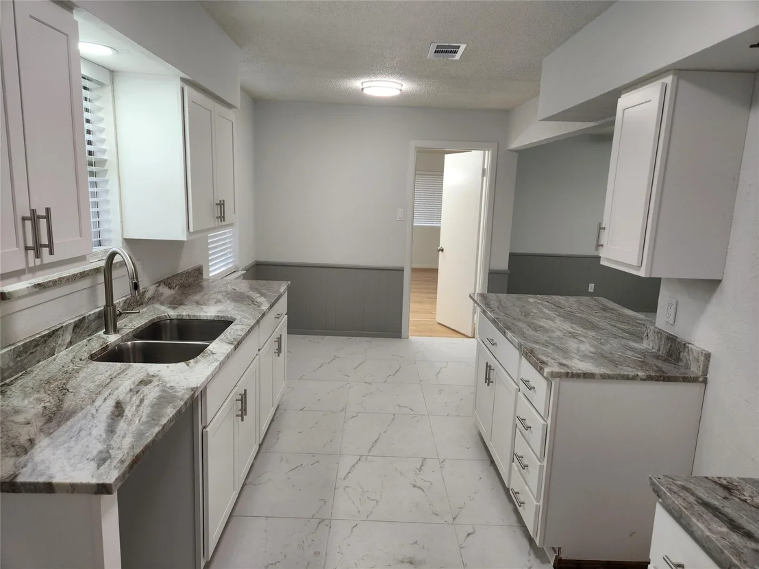 Photo of 1838 Oak Hill Circle
