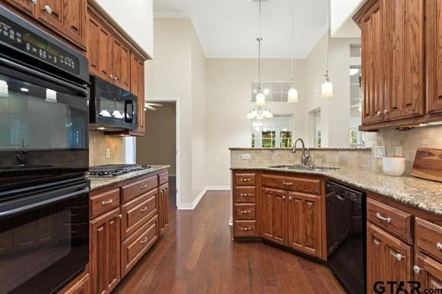 Photo of 1620 Brookhollow Drive