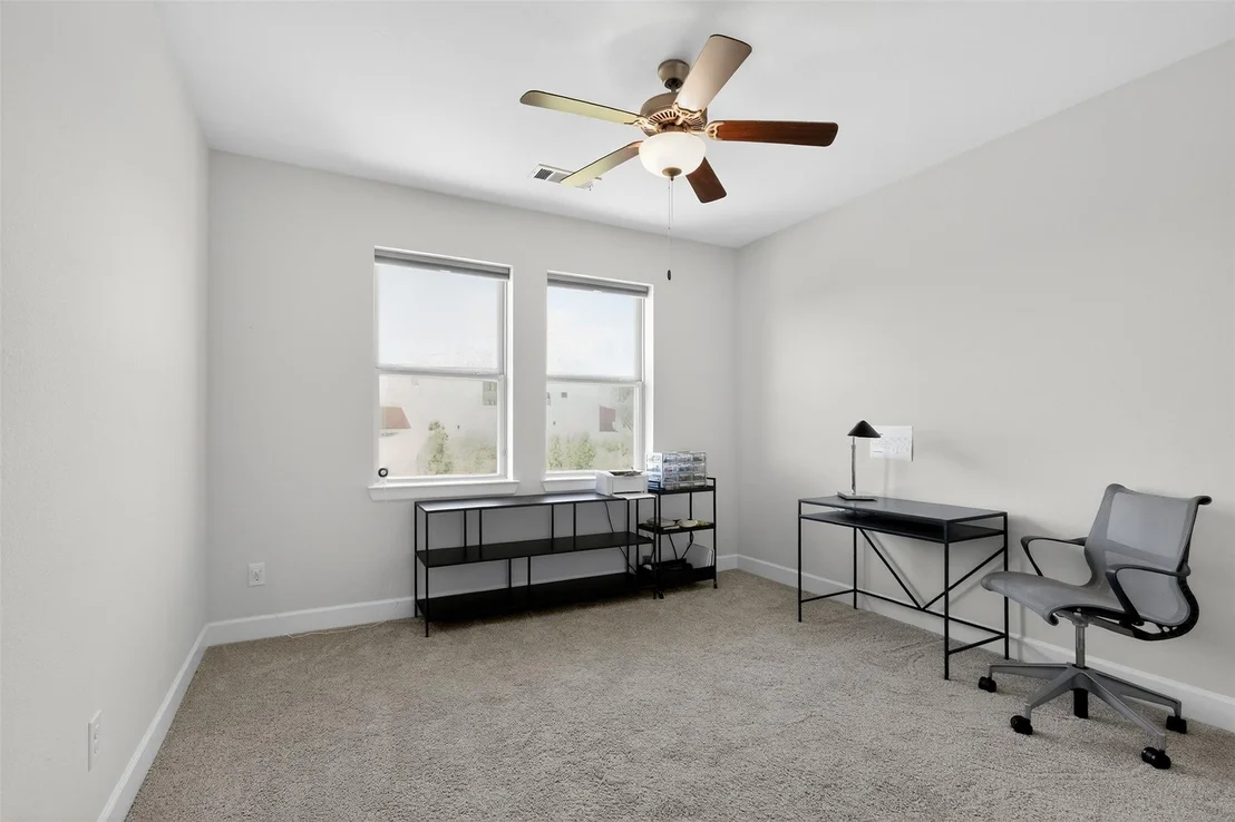Photo of 580 Courtyard Lane
