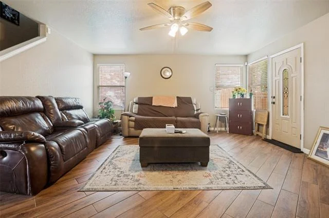 Photo of 727 Lentisco Drive