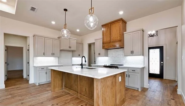 Photo of 140 Logan