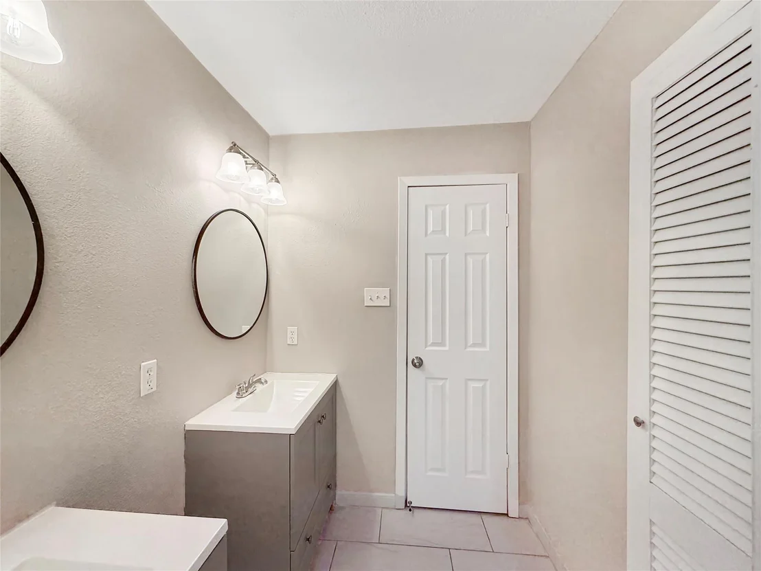 Photo of 1717 Globe Avenue