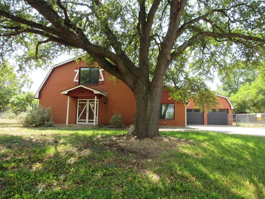 Photo of 626 Friendly Oaks Drive