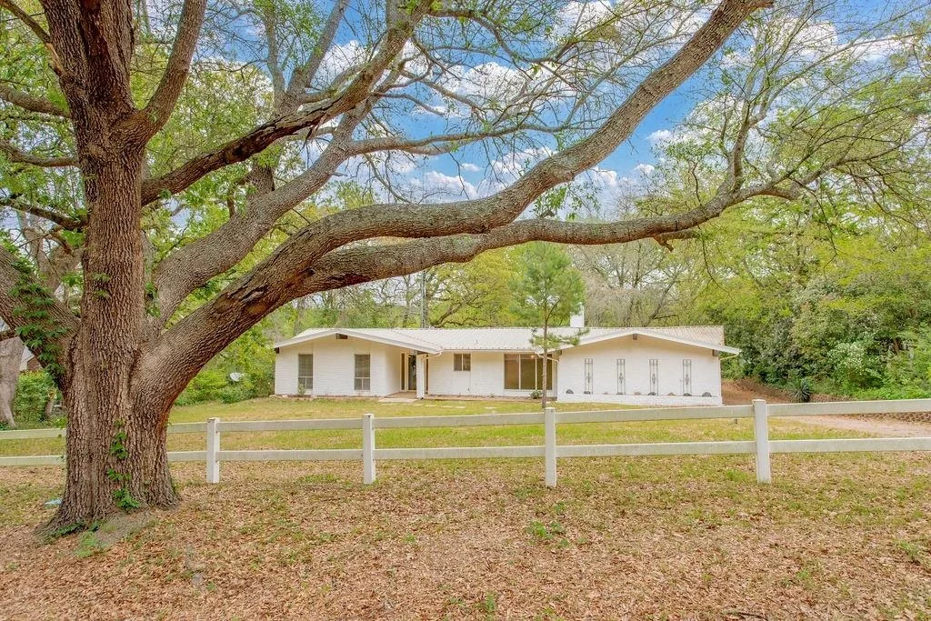 Photo of 439 N Lonestar Lane