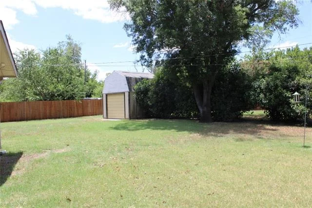 Photo of 208 PARK DR