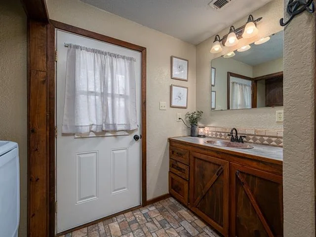 Photo of 4240 County Road 2107