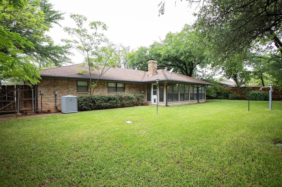 Photo of 1305 Cliff Drive