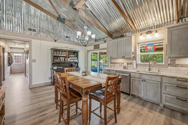 Photo of 1271 Private 2120 Road