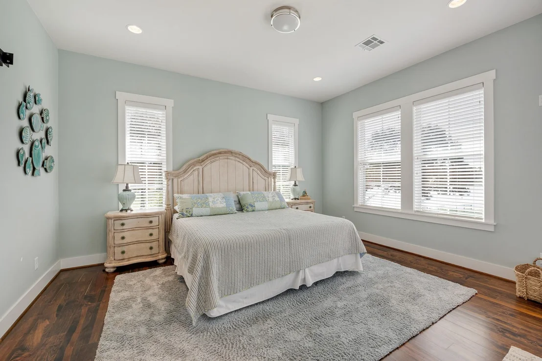 Photo of 8155 E Lake
