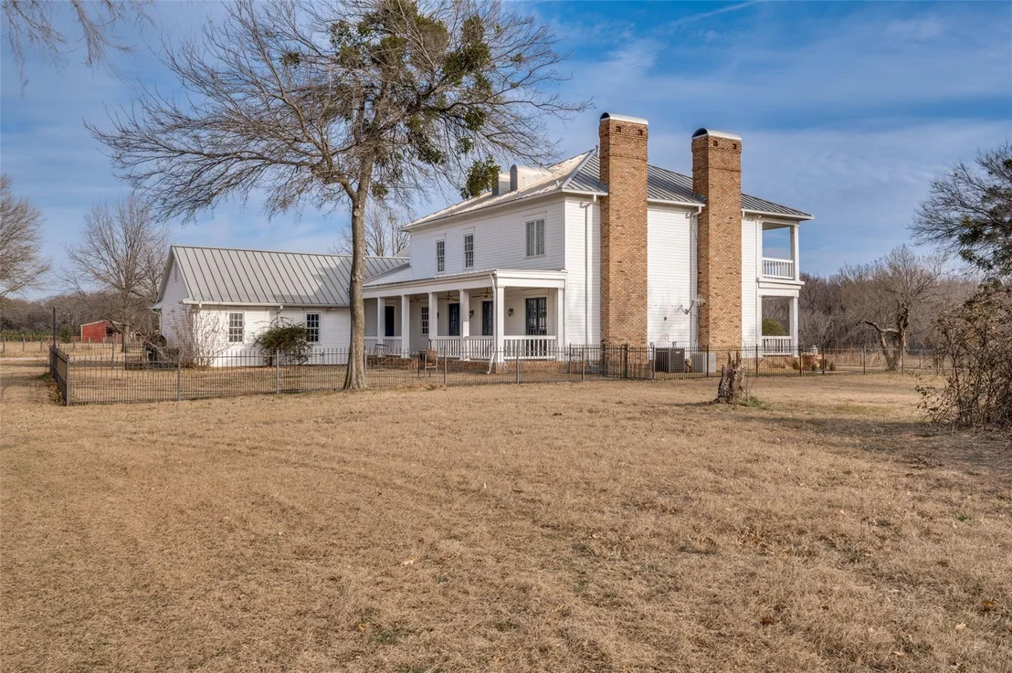 Photo of 1827 Dr Sanders Road