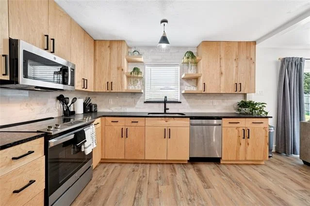 Photo of 5917 Maple Lane
