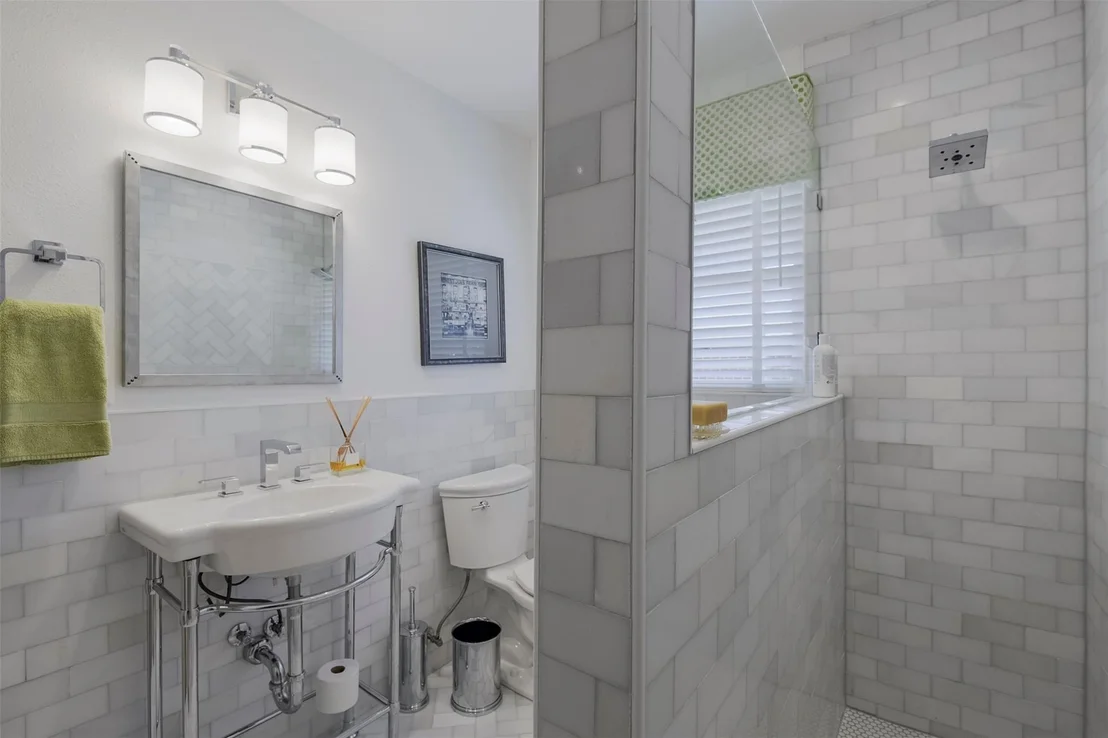 Photo of 1320 Barnes Drive