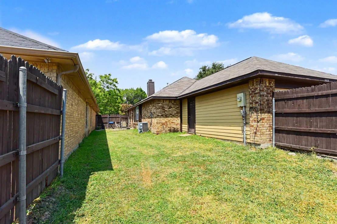 Photo of 1024 Old Barn Lane