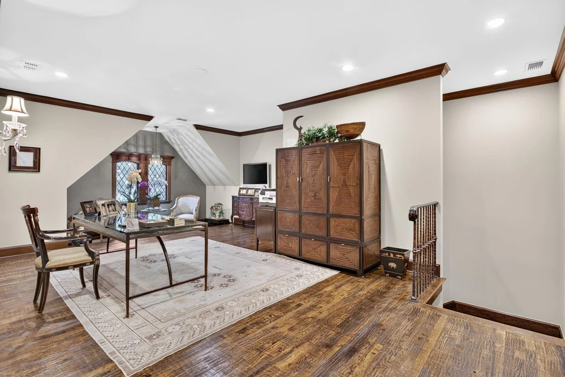 Photo of 1600 Carleton Avenue