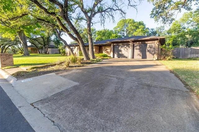 Photo of 3065 Summit Drive