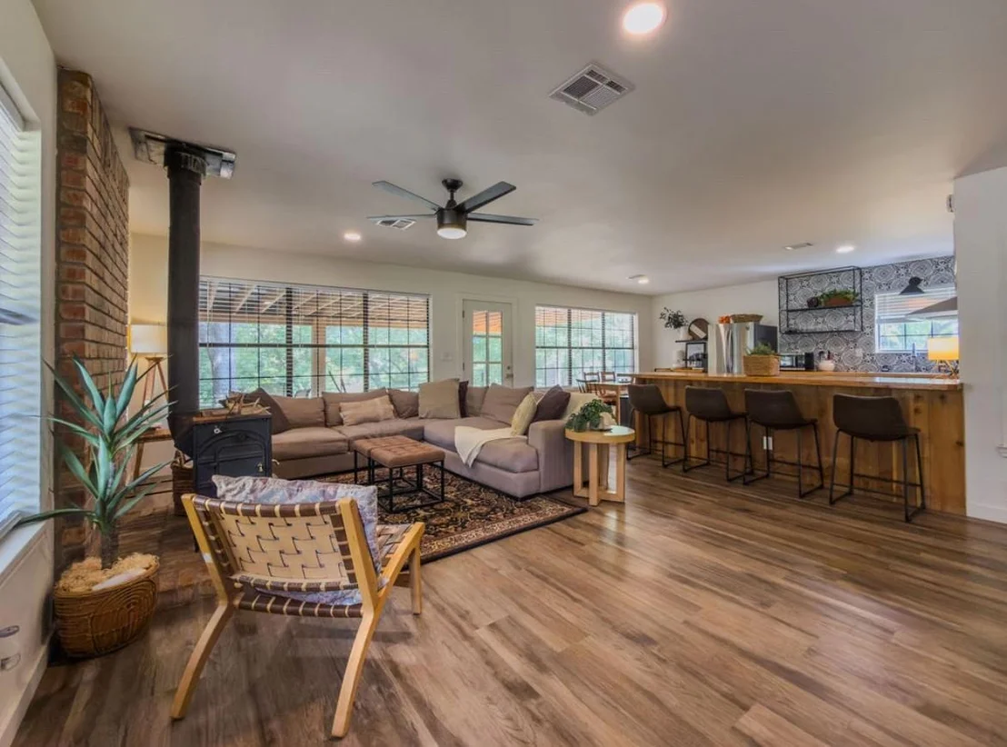 Photo of 101 Rose Way